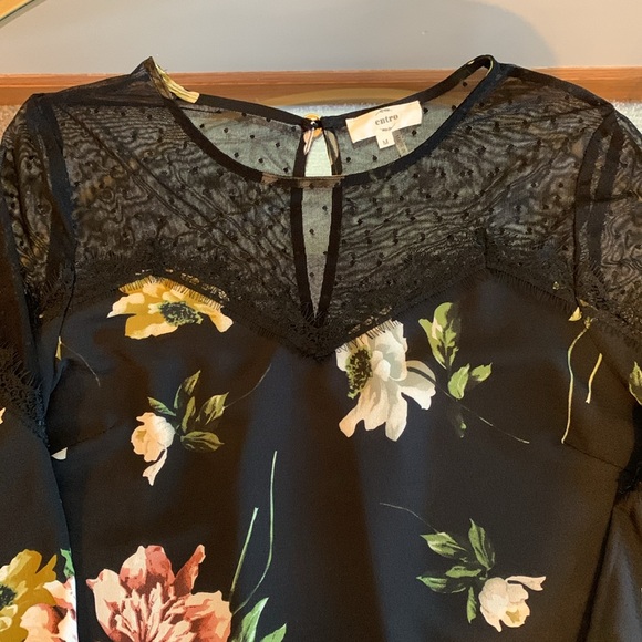 Entro Lace and Foral Flowy Boho Top - Picture 12 of 16